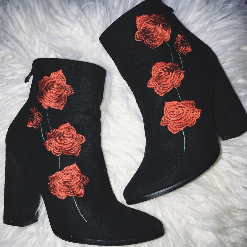 Heeled rose embroidered booties